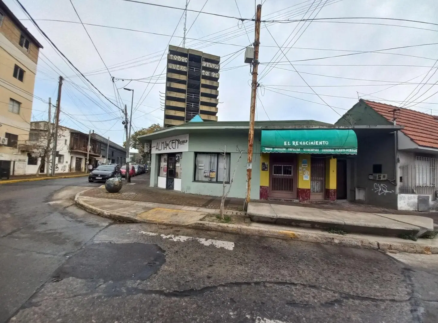 LOCAL EN VENTA EN BERAZATEGUI SOBRE CALLE 148 2