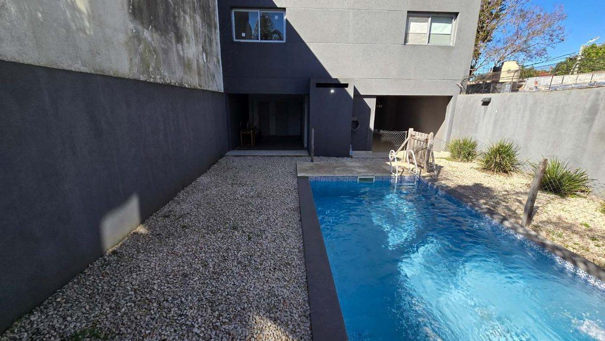 Foto de VENTA DTO. DE 2 AMB BERNAL CENTRO CON PISCINA, imagen 5