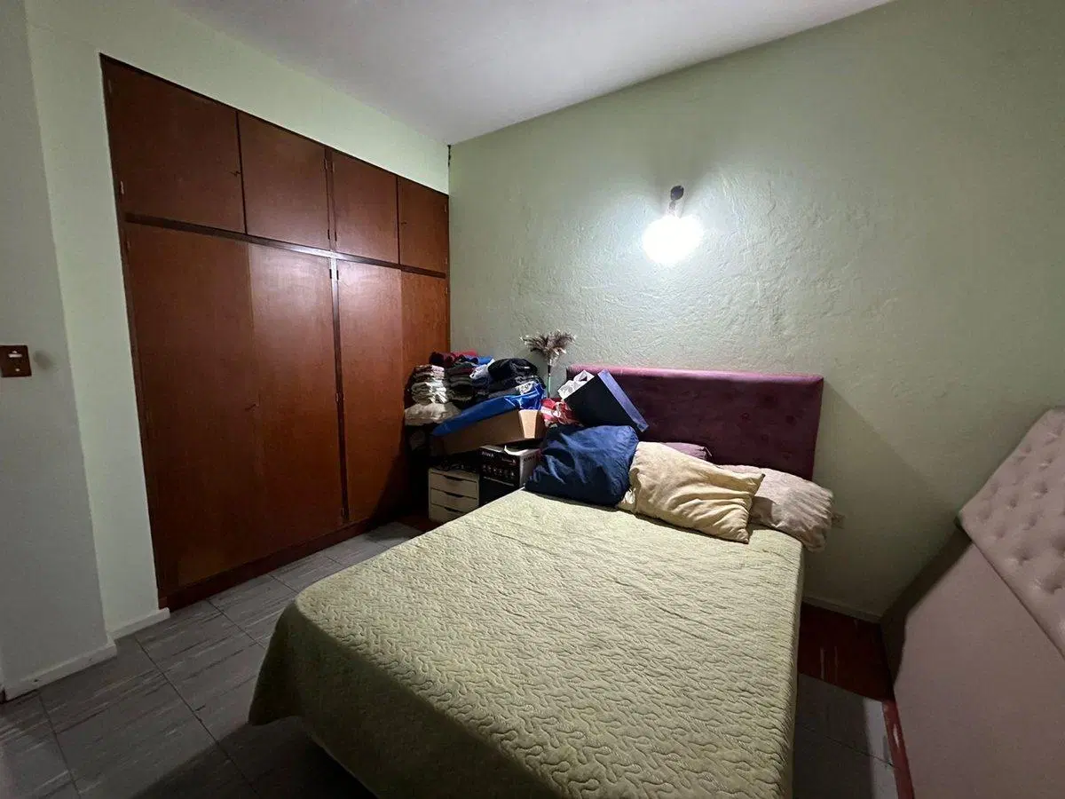 VENTA CASA 3 AMB. y 2 DEPTOS.  2 AMB. EN EZPELETA 8