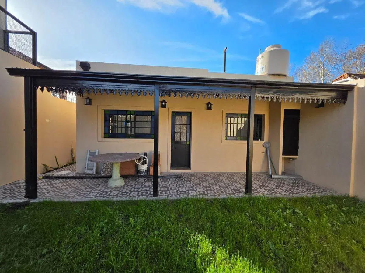 Venta casa 3 ambientes en Don Bosco Este. 5