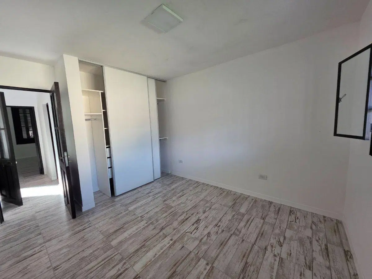 Venta casa 3 ambientes en Don Bosco Este. 4