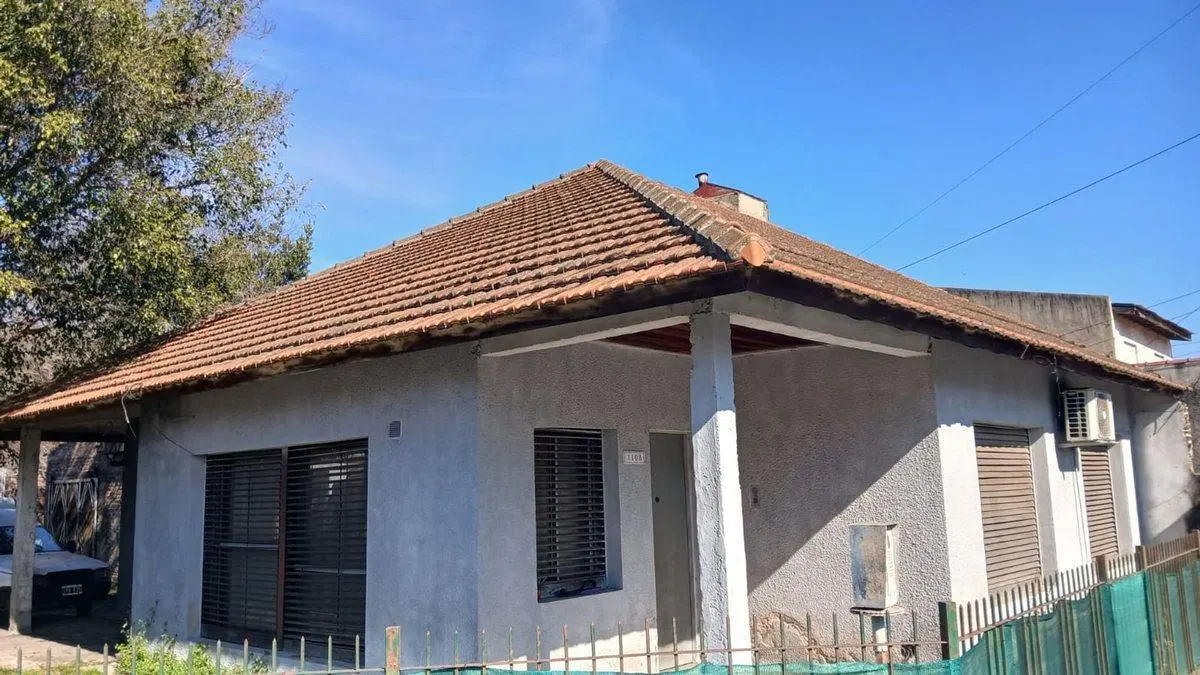 Venta casa  4 ambientes con lote en Bernal Oeste 4