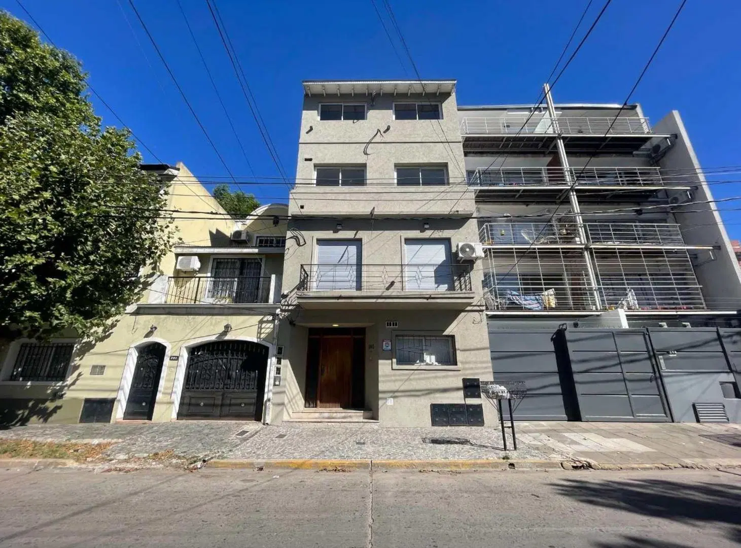 VENTA DEPTO 3 AMB AL  FRENTE CON  BALCON QUILMES 4