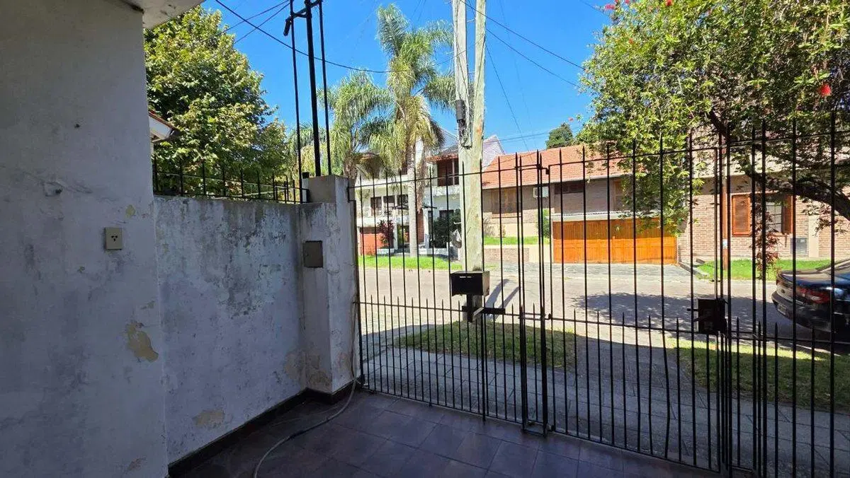 VENTA PH TIPO CASA 4 AMB DON BOSCO COCHERA QUILMES 3