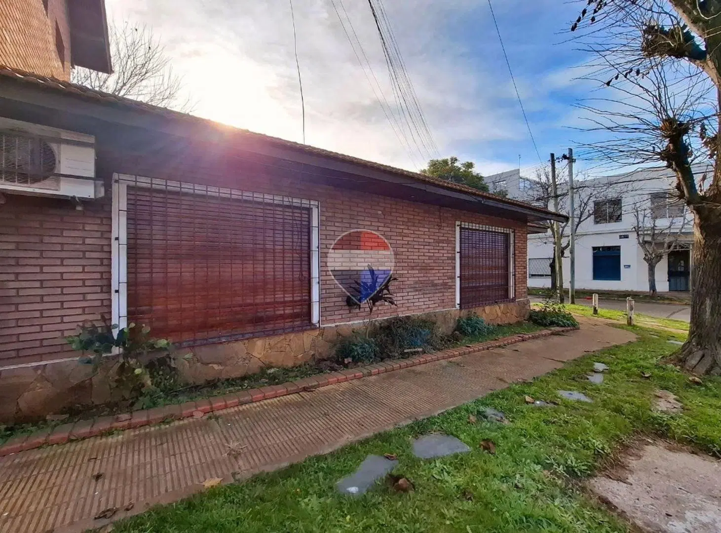 CASA EN VENTA 4 AMB CON COCHERA Y QUINCHO 3