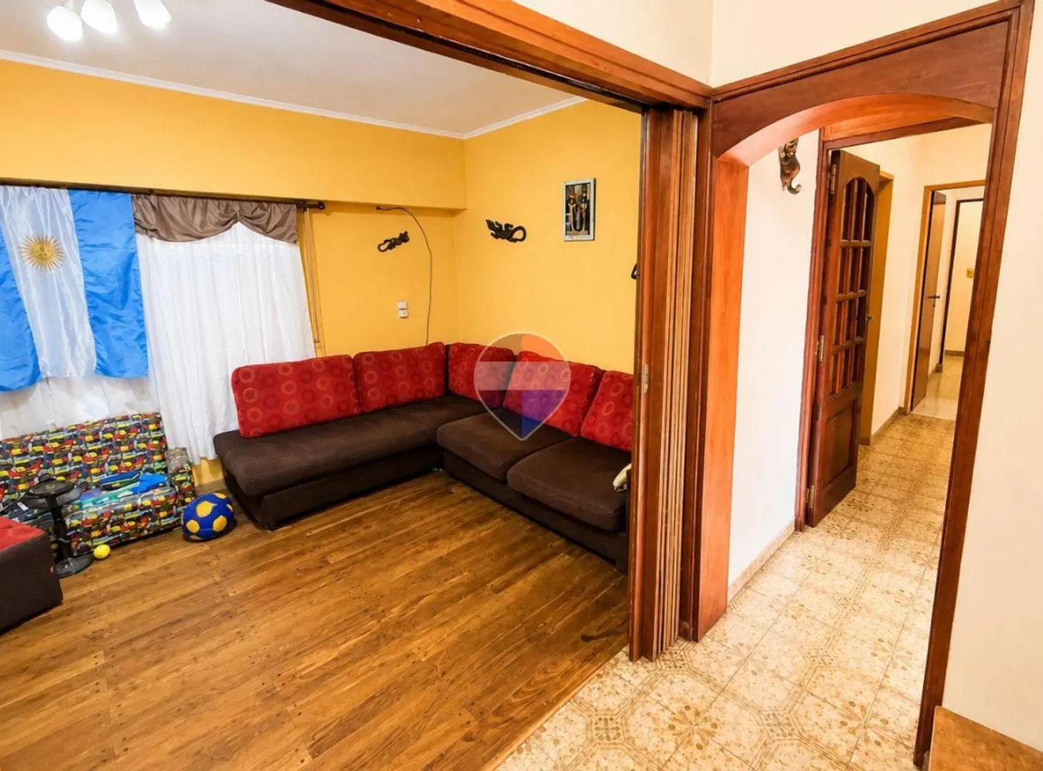 CASA EN VENTA 4 AMB CON COCHERA Y QUINCHO 4