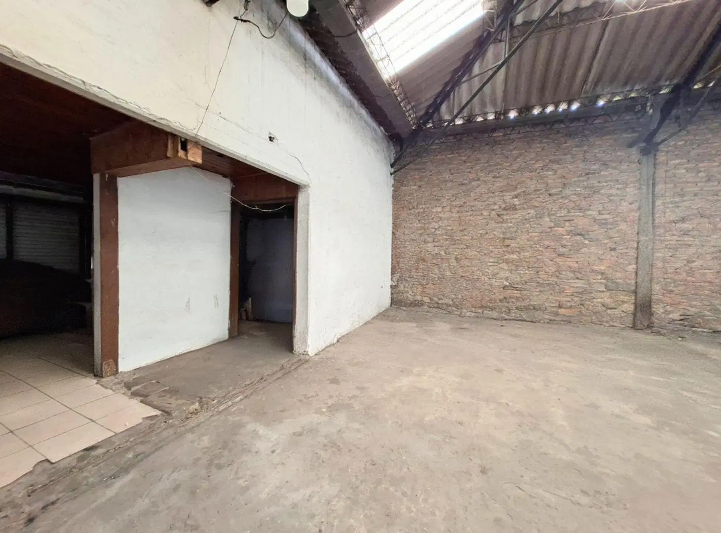 VENTA GALPÓN INDUSTRIAL + OFICINAS O DEPTO 8