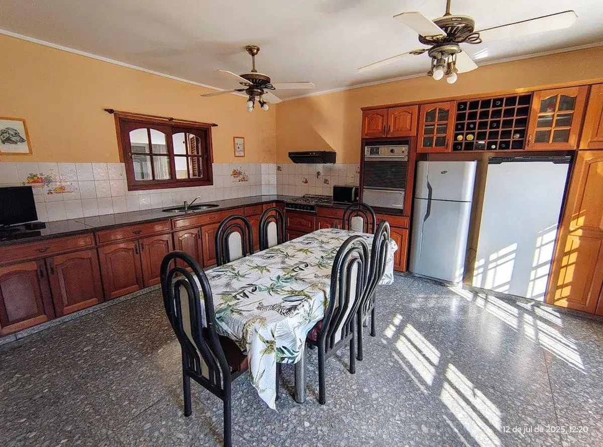 VENTA CASA 6 AMB. QUILMES QUINCHO PILETA GARAGE 8