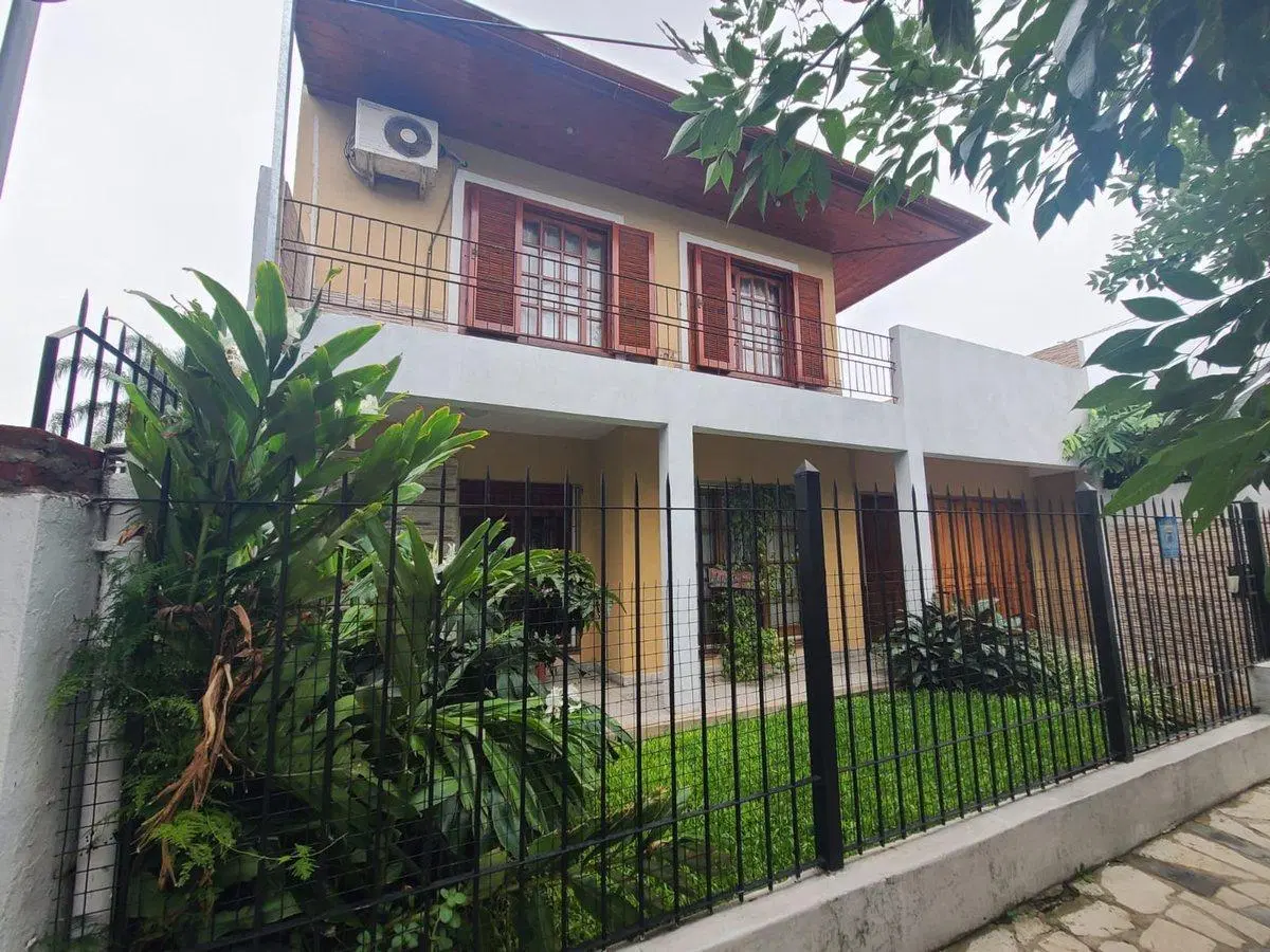 CASA 5 AMBIENTES CON COCHERA EN QUILMES 3