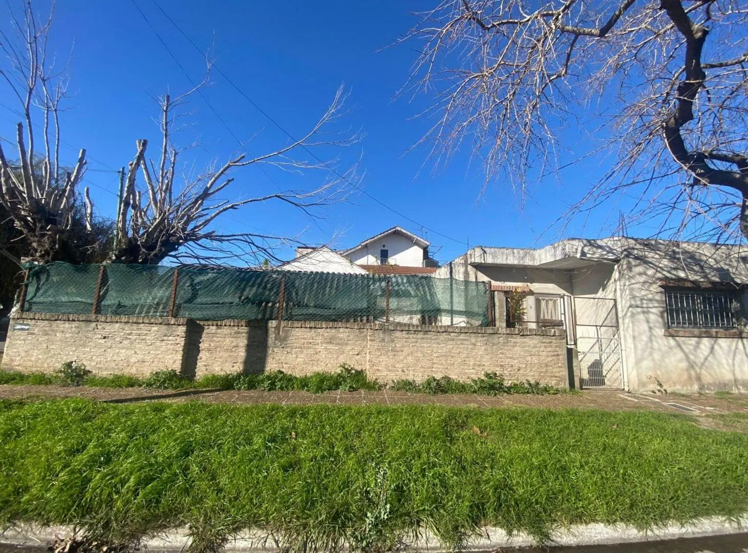 LOTE EN VENTA CON VIVIENDA A RECICLAR - QUILMES 2