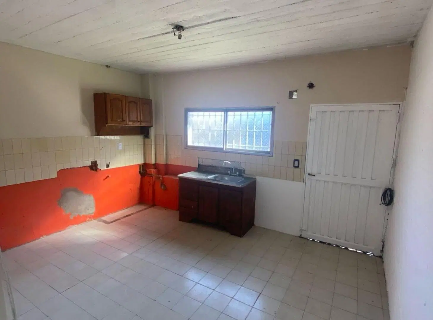LOTE EN VENTA CON VIVIENDA A RECICLAR - QUILMES 8