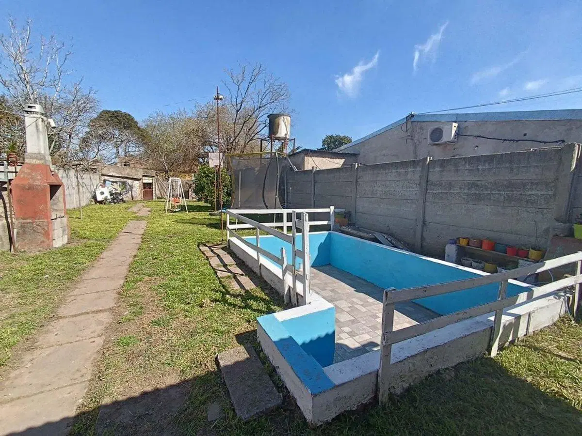 VENTA CASA 4AMB PARQUE y PILETA FLORENCIO VARELA 5