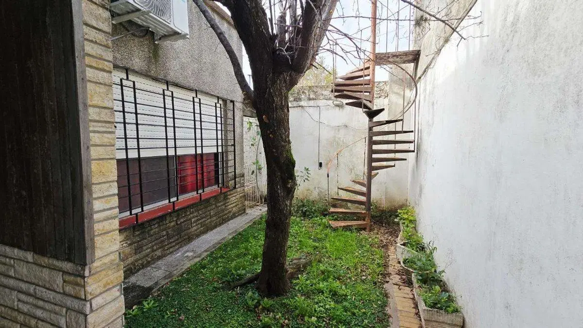 VENTA CASA 3 AMB. PARQUE Y COCHERA EZPELETA 2