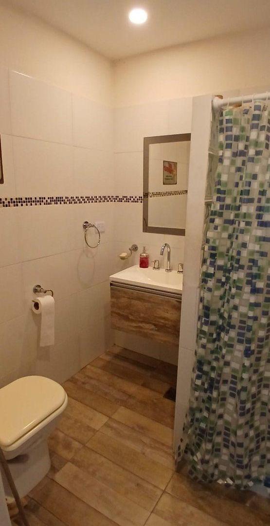 Foto de VENTA CASA 4 AMB. C/ PILETA Y PARQUE. QUILMES., imagen 4