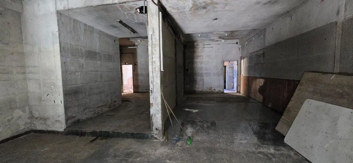 VENTA LOCAL 130 M2  SOBRE AVENIDA QULMES CENTRO 8