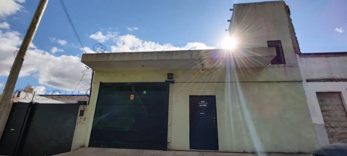 VENTA DEPOSITO GALPON LOSA COCHERA BERNAL QUILMES 8