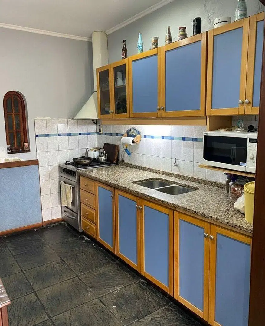 VENTA CASA 4 AMB. BERAZATEGUI C/PARQUE Y PILETA. 3
