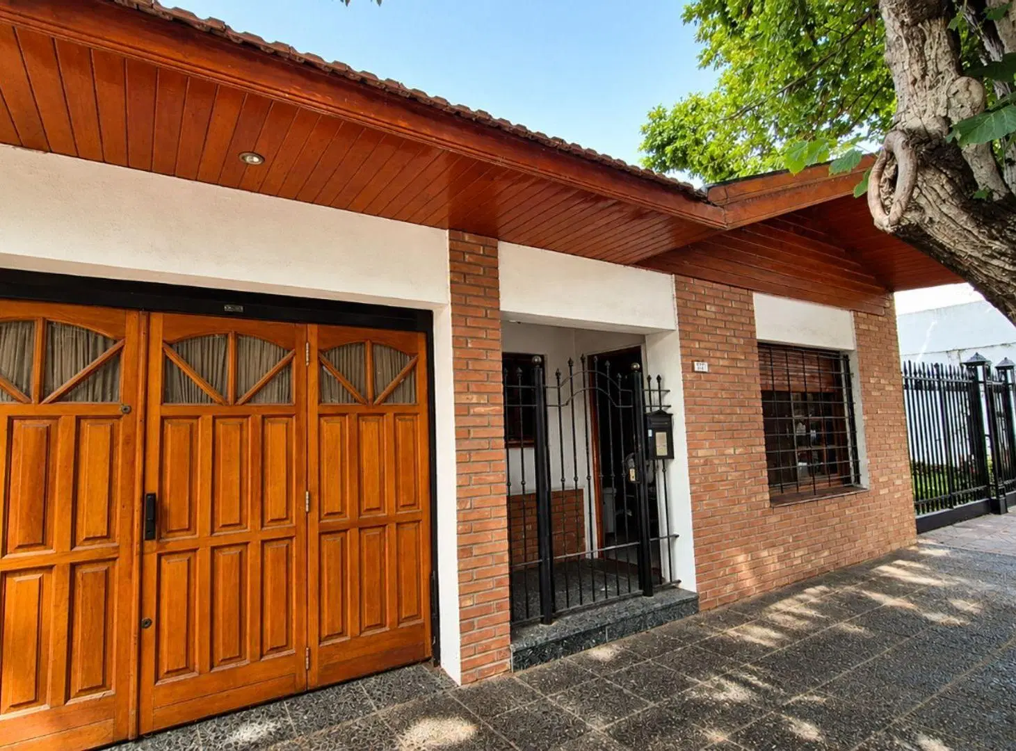 CASA 4 AMBIENTES CON GARAJE Y PATIO EN QUILMES 8