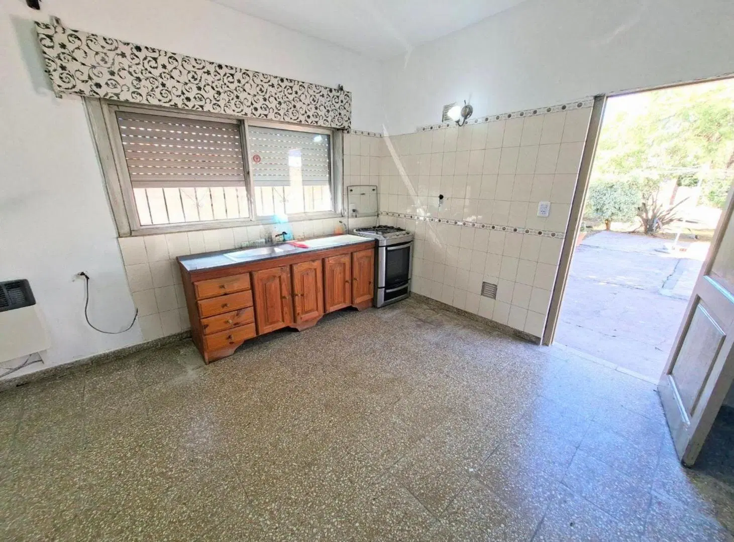 VENTA CASA 3 AMB CON PARQUE, BERNAL ESTE.APTA CRED 4