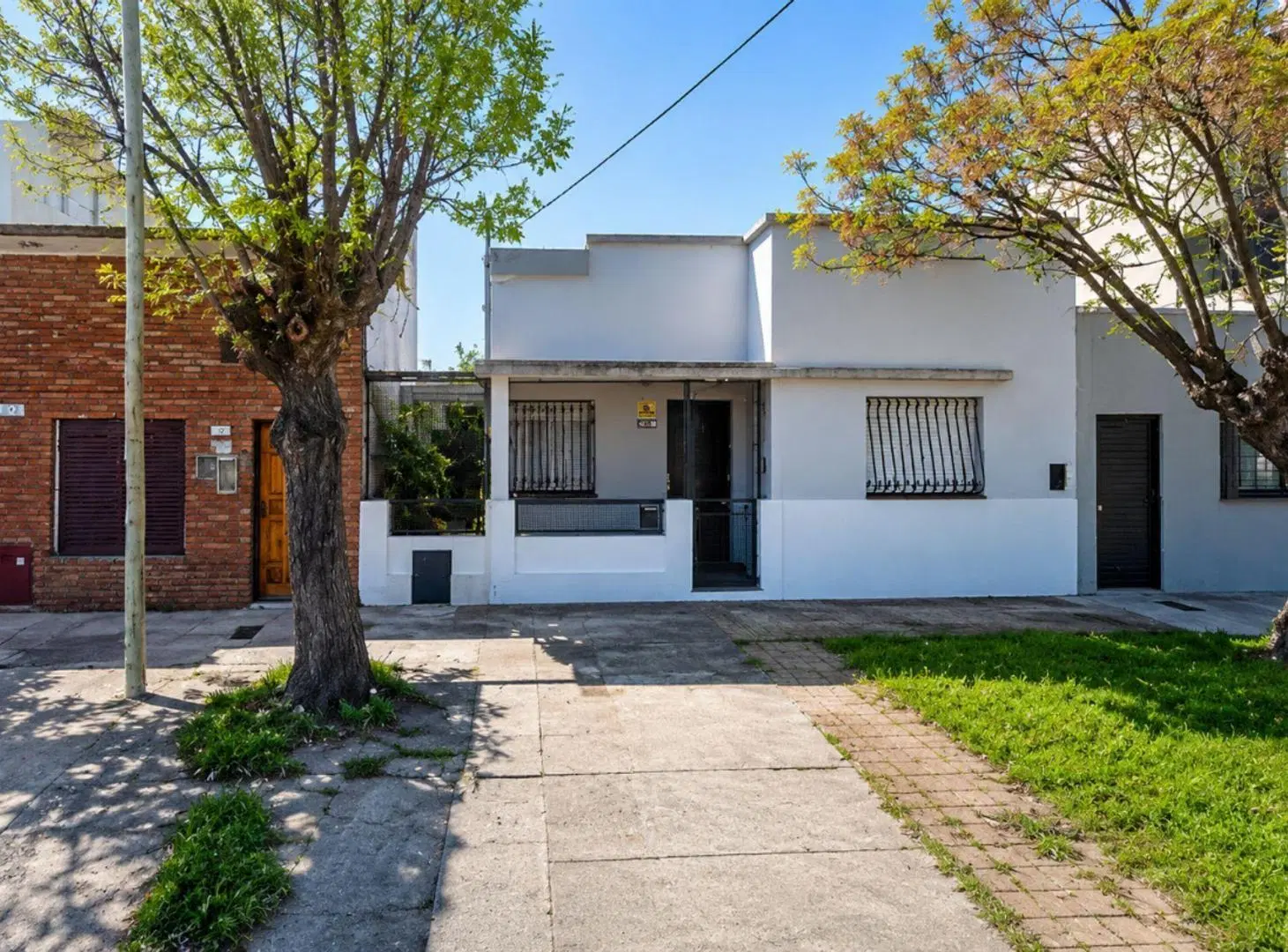 VENTA CASA 3 AMB CON  PARQUE, PARRILLA QUILMES 5