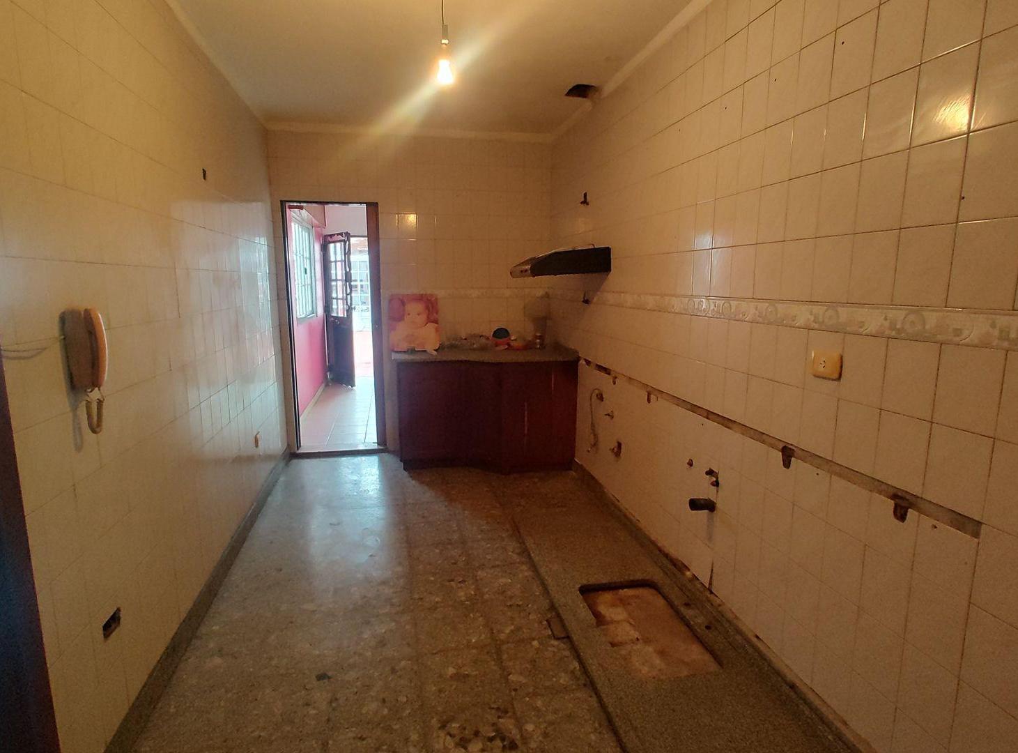 Foto de VENTA CASA 4 AMB QUINCHO+ GALPON+LOCAL VILLA DOMIN, imagen 2