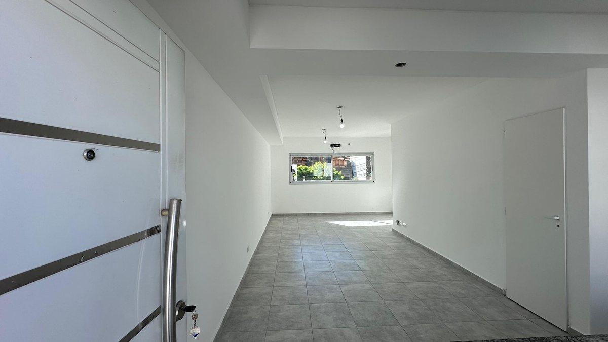 Foto de DEPARTAMENTO 3 AMBIENTES CON COCHERA EN QUILMES, imagen 2