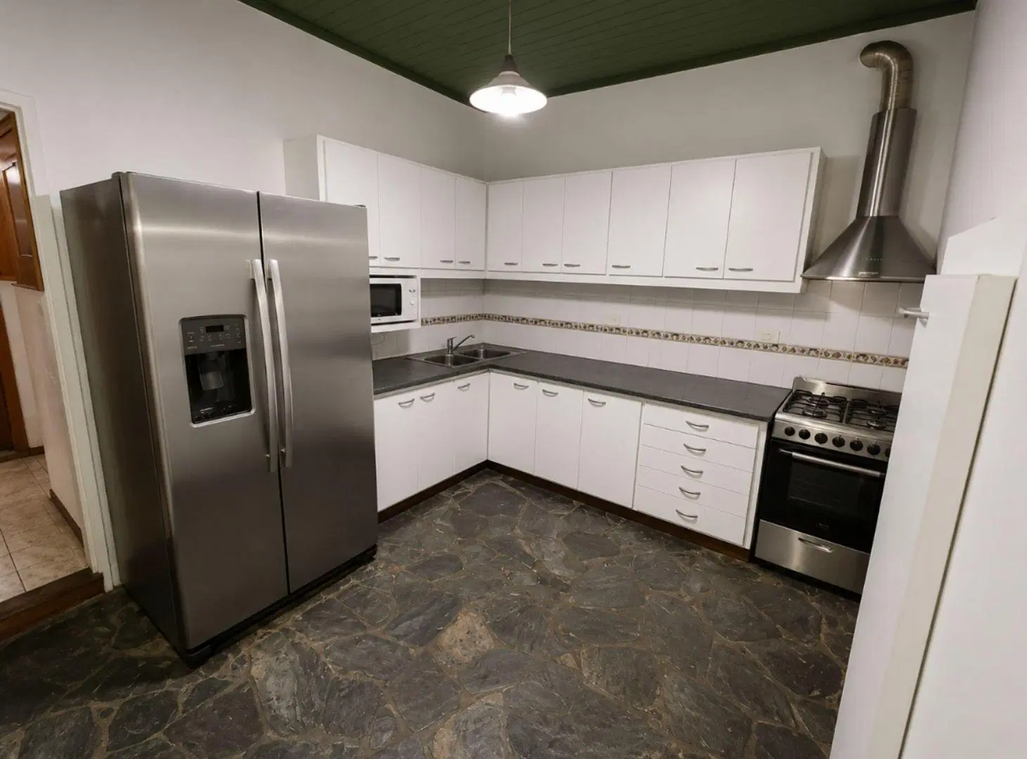 VENTA CASA 3 AMBIENTES CON COCHERA EN QUILMES 4