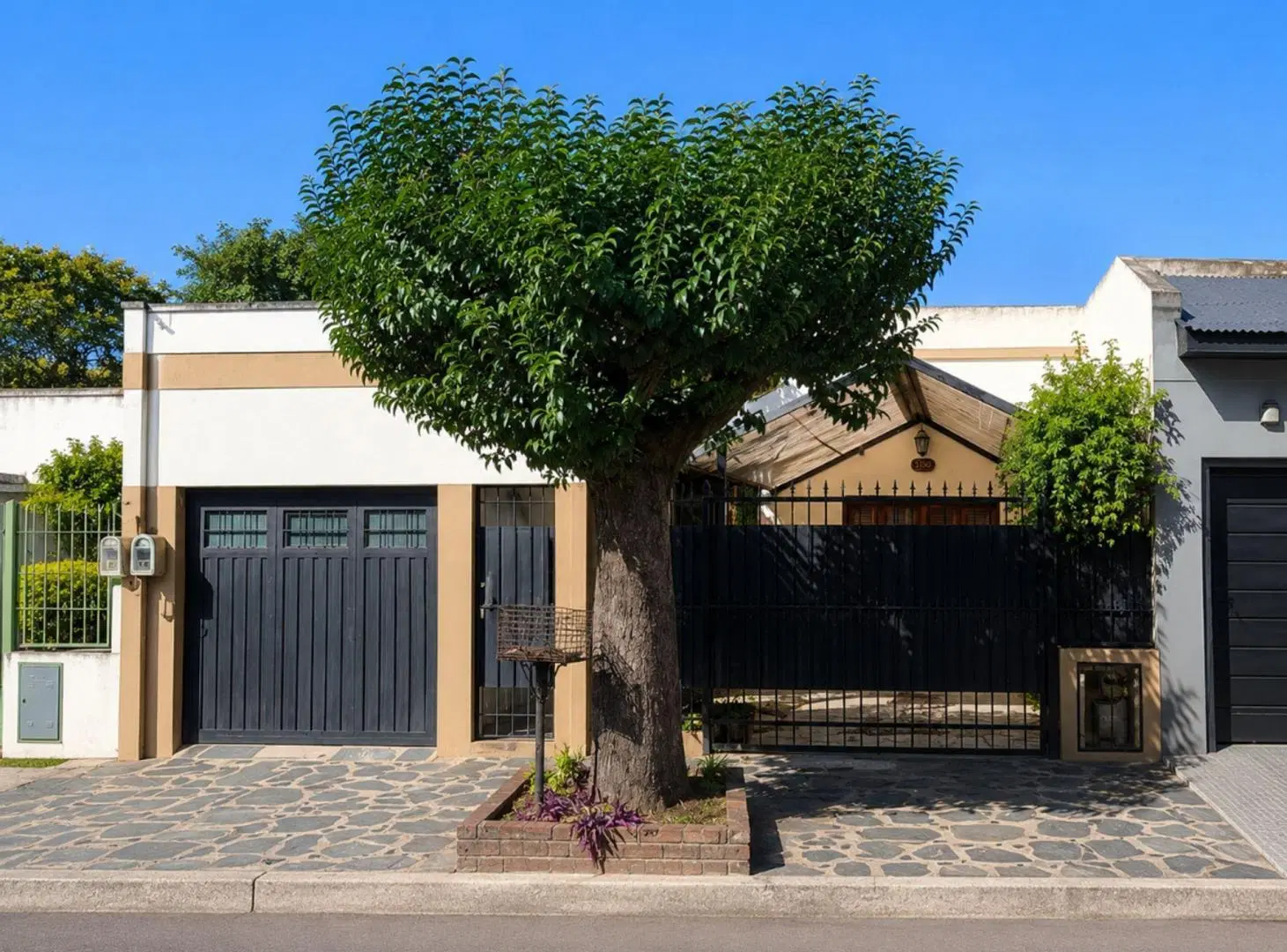 VENTA CASA 3 AMBIENTES CON COCHERA EN QUILMES 1