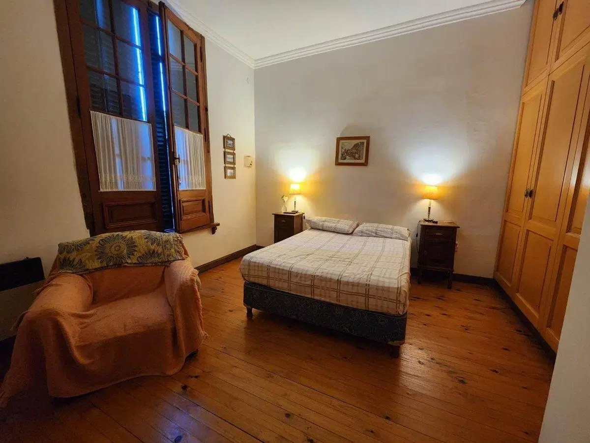 VENTA CASA 3 AMBIENTES CON PATIO Y COCHERA QUILMES 4