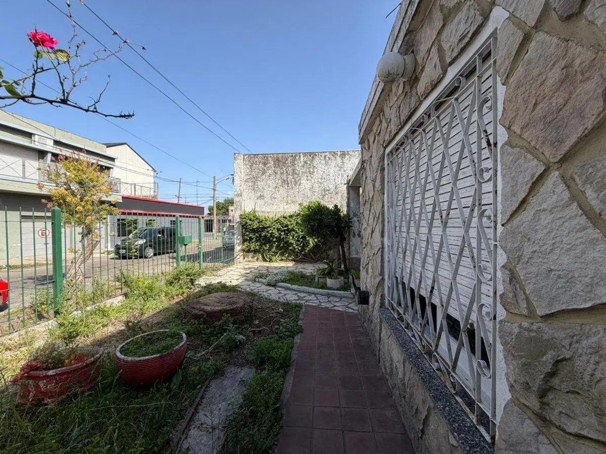 VENTA CASA 3 AMBIENTES EN BERAZATEGUI 2