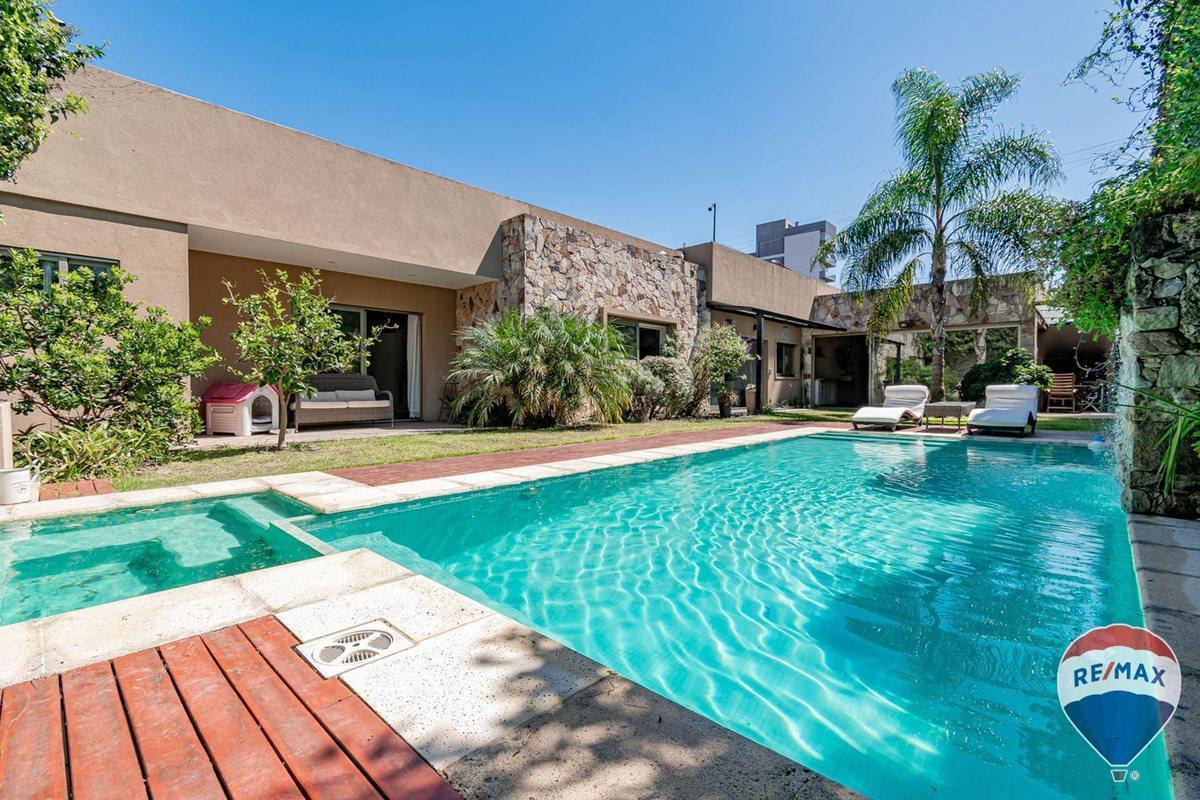 Foto de Casa Venta Bernal Centro 5 amb piscina jardin, imagen 5