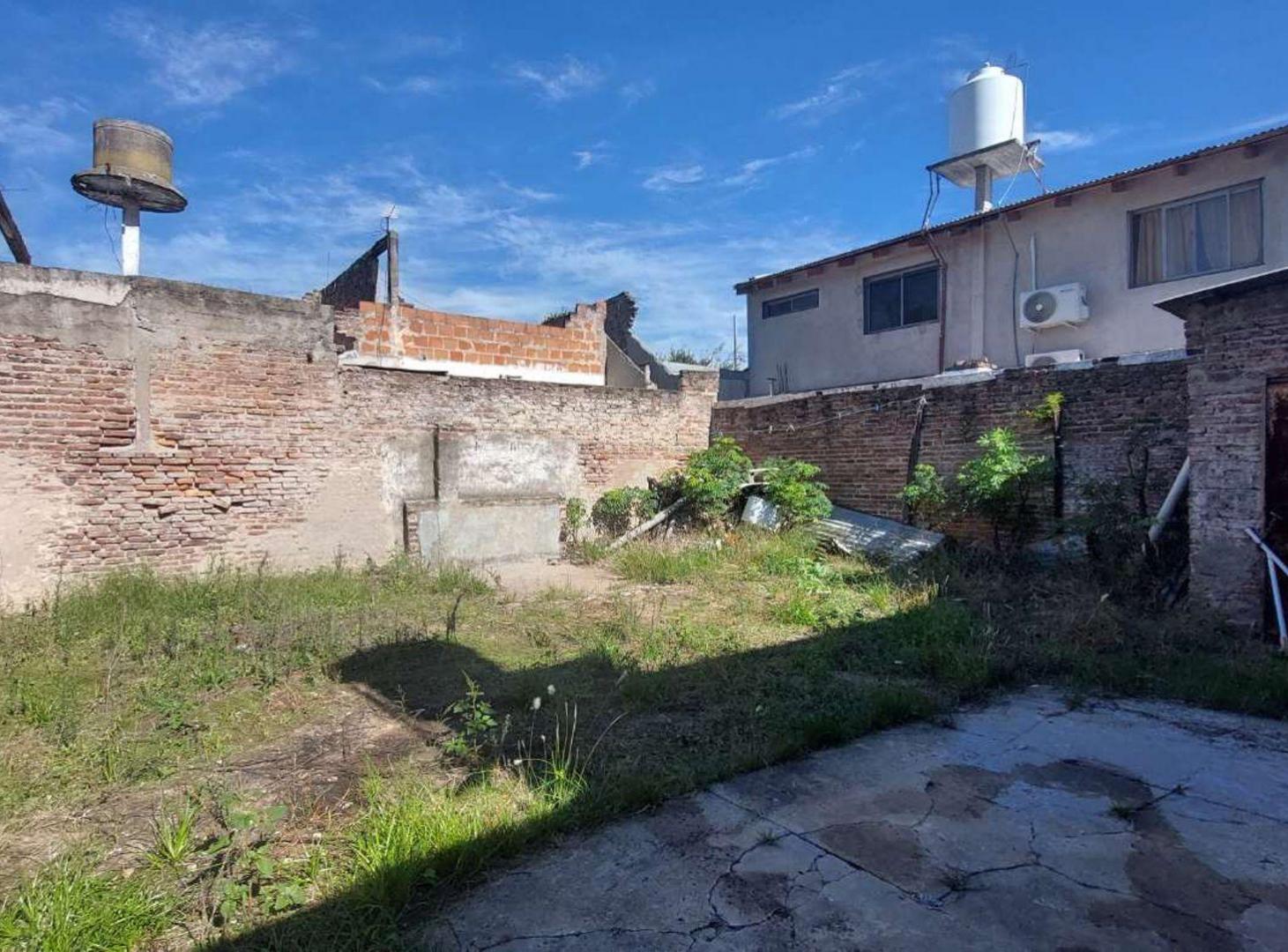 Foto de Casa en Venta 2 ambientes Quilmes oeste a reciclar, imagen 1