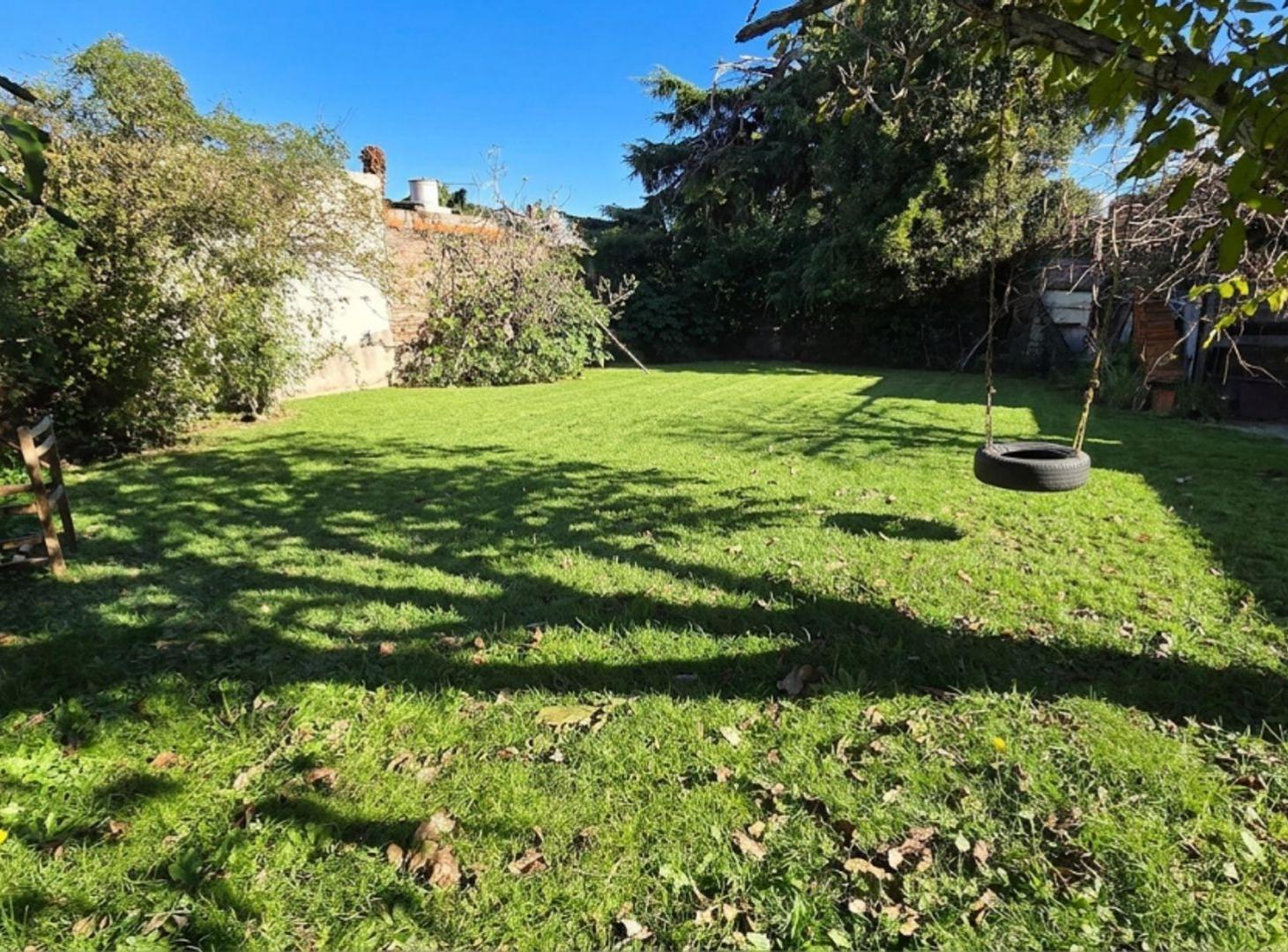 Foto de VENTA CASA 4 AMBIENTES CON AMPLIO TERRENO QUILMES, imagen 4