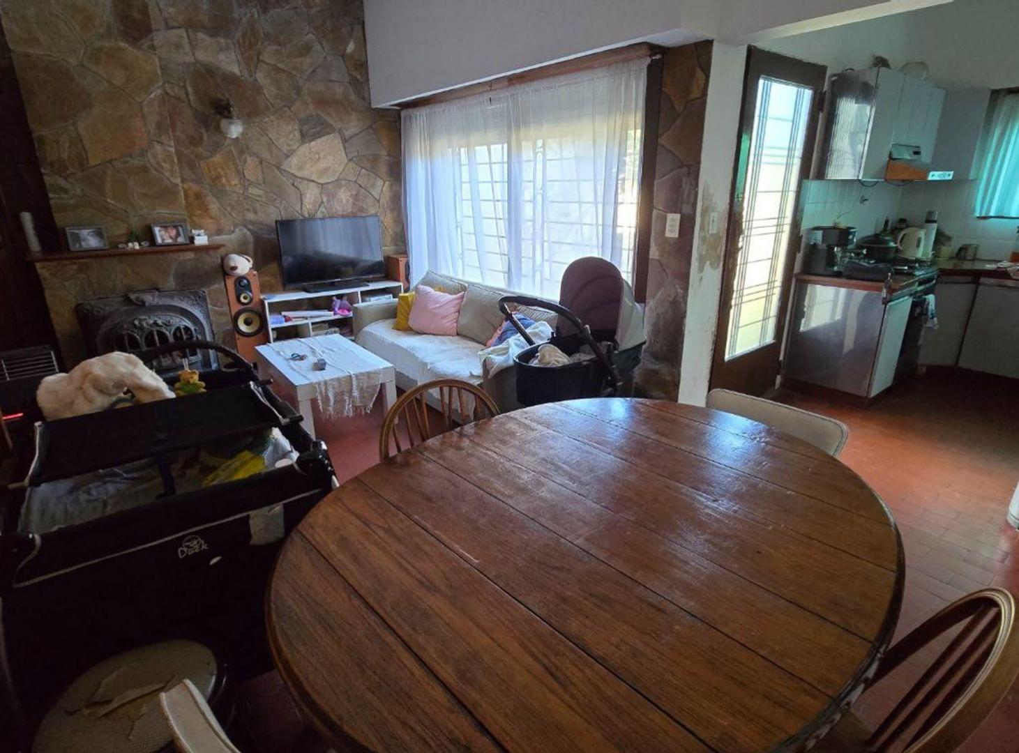 Foto de VENTA CASA 4 AMBIENTES CON AMPLIO TERRENO QUILMES, imagen 3