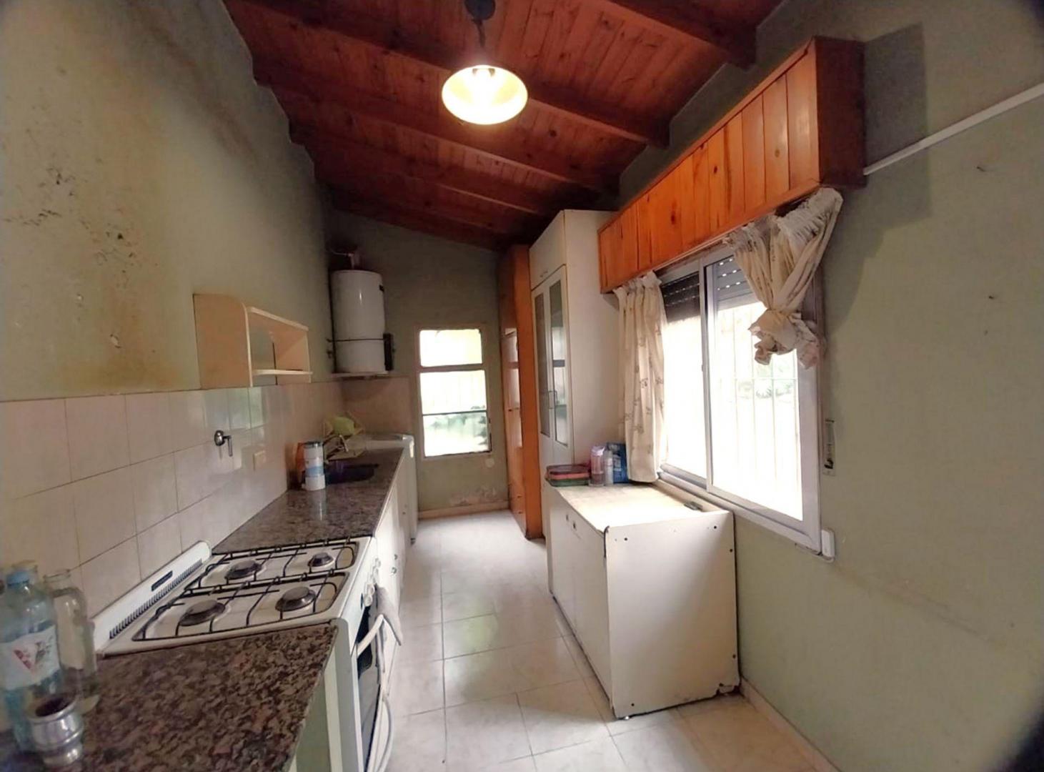 Foto de VENTA CASA 3 AMB CON PATIO 50.000 + CUOTAS, BERNAL, imagen 2