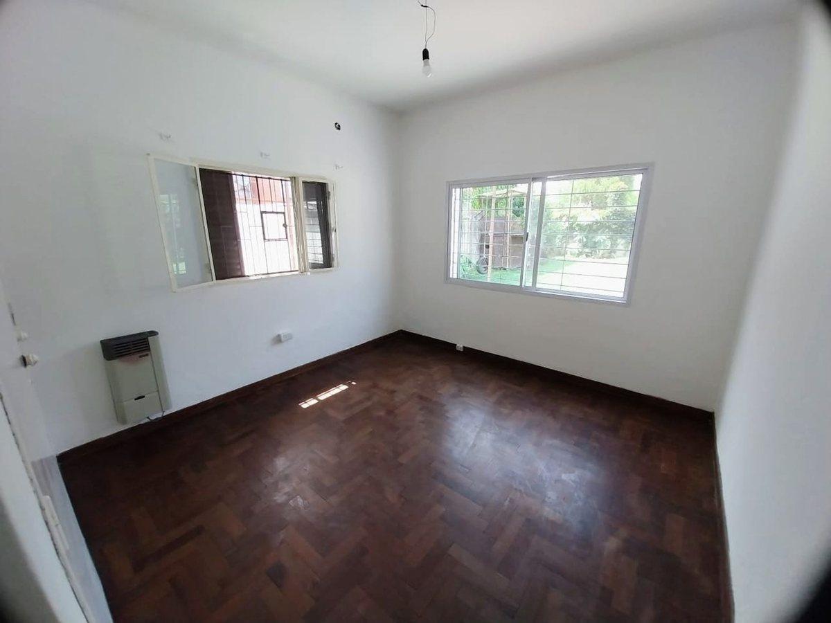 Foto de VENTA CASA 4 AMB CON PATIO Y COCHERA QUILMES, imagen 5