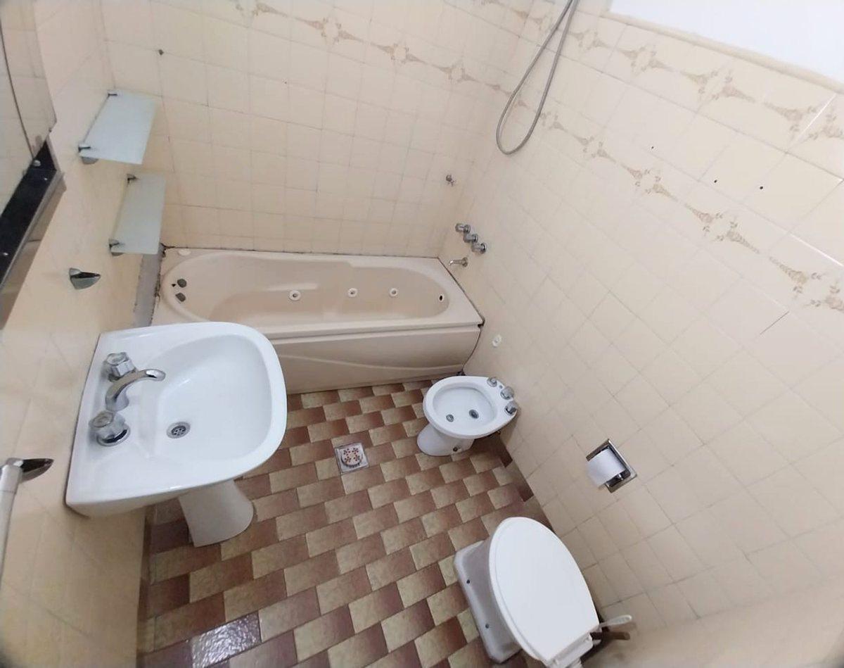 Foto de VENTA CASA 4 AMB CON PATIO Y COCHERA QUILMES, imagen 4