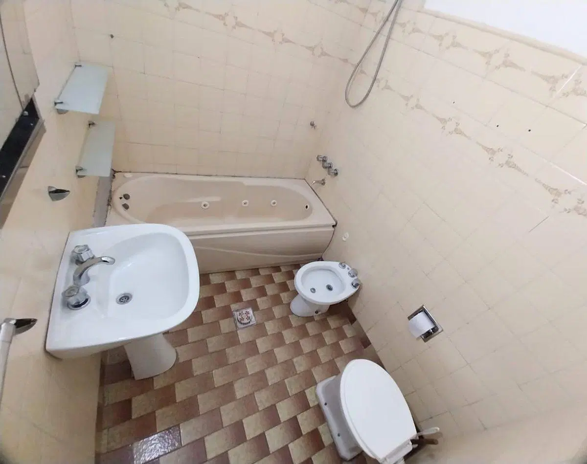 VENTA CASA 4 AMB CON PATIO Y COCHERA QUILMES 4