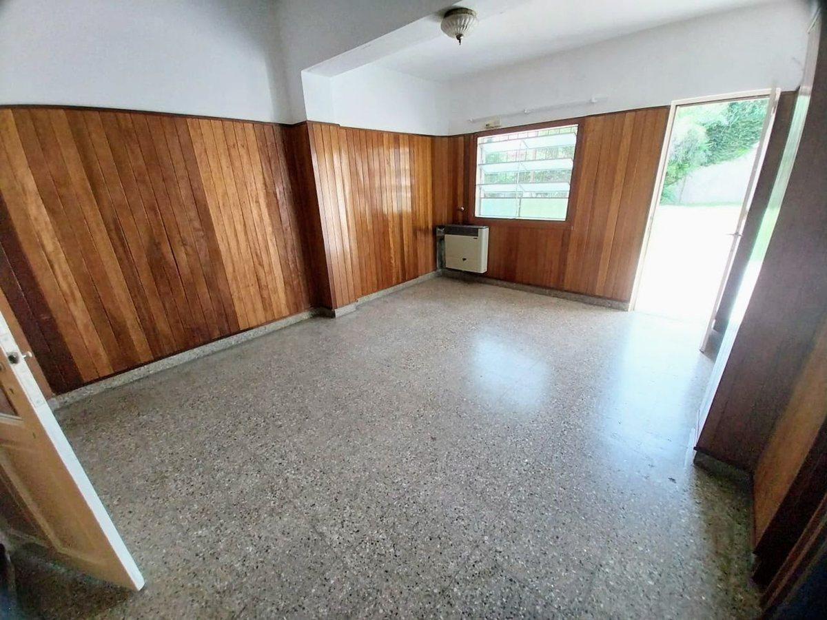 Foto de VENTA CASA 4 AMB CON PATIO Y COCHERA QUILMES, imagen 2