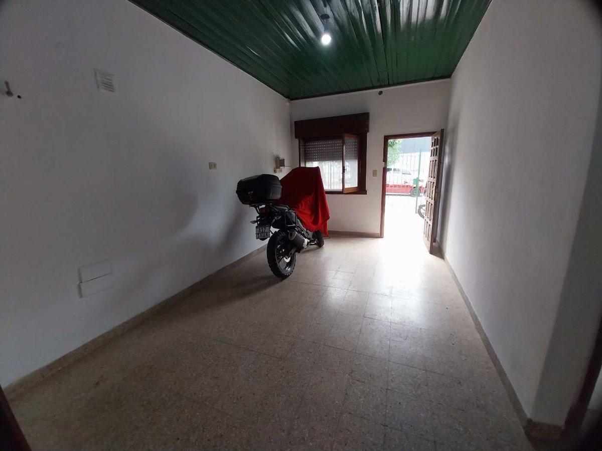 Foto de VENTA CASA 3 AMBIENTES CON PATIO - QUILMES OESTE, imagen 3