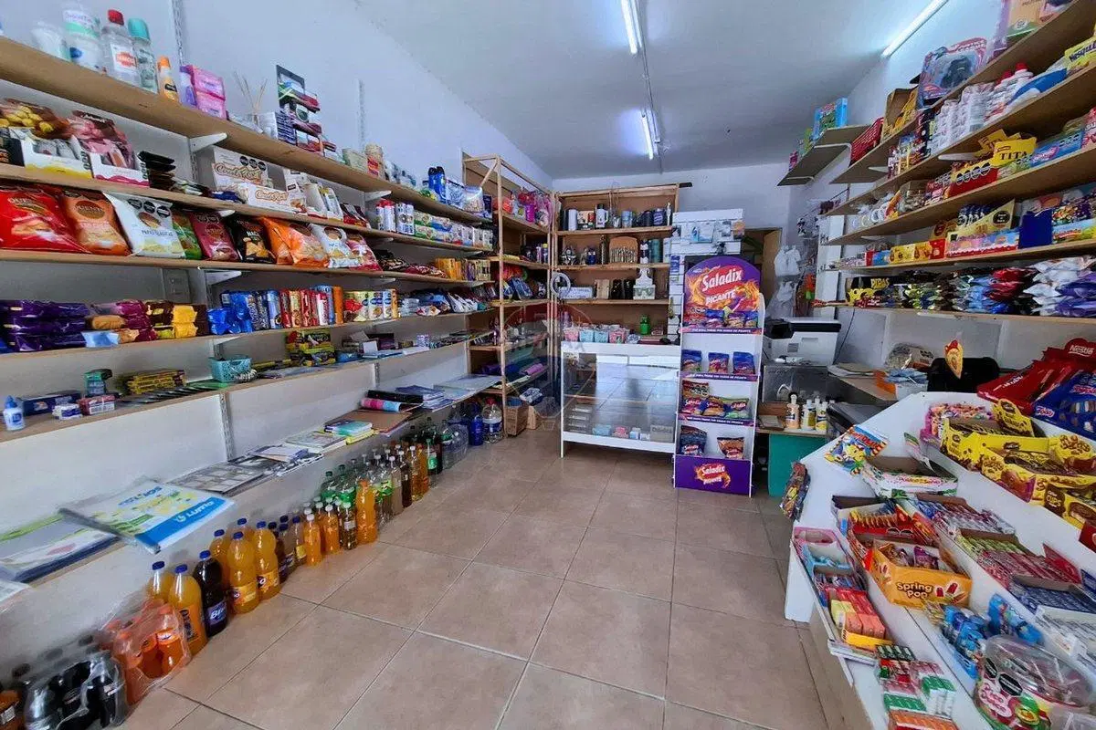 LOCAL EN VENTA QUILMES OESTE - EXCELENTE UBICACION 2