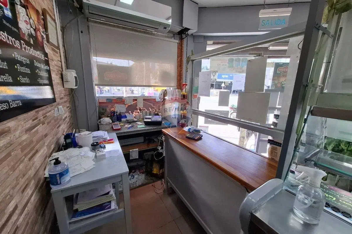 LOCAL EN VENTA SOBRE ESQUINA QUILMES OESTE 4