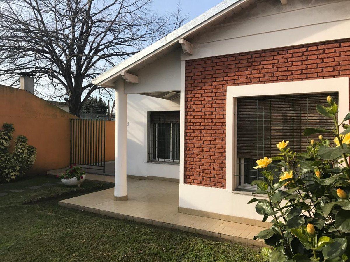 VENTA CASA 3 AMB COCINA COMEDOR JARDIN SOLANO
