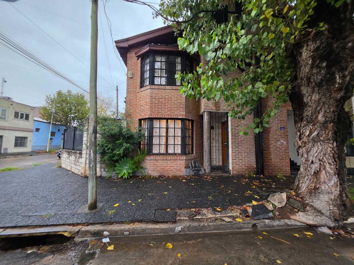 Foto de Venta Casa tipo duplex 5 amb en Quilmes., imagen 1