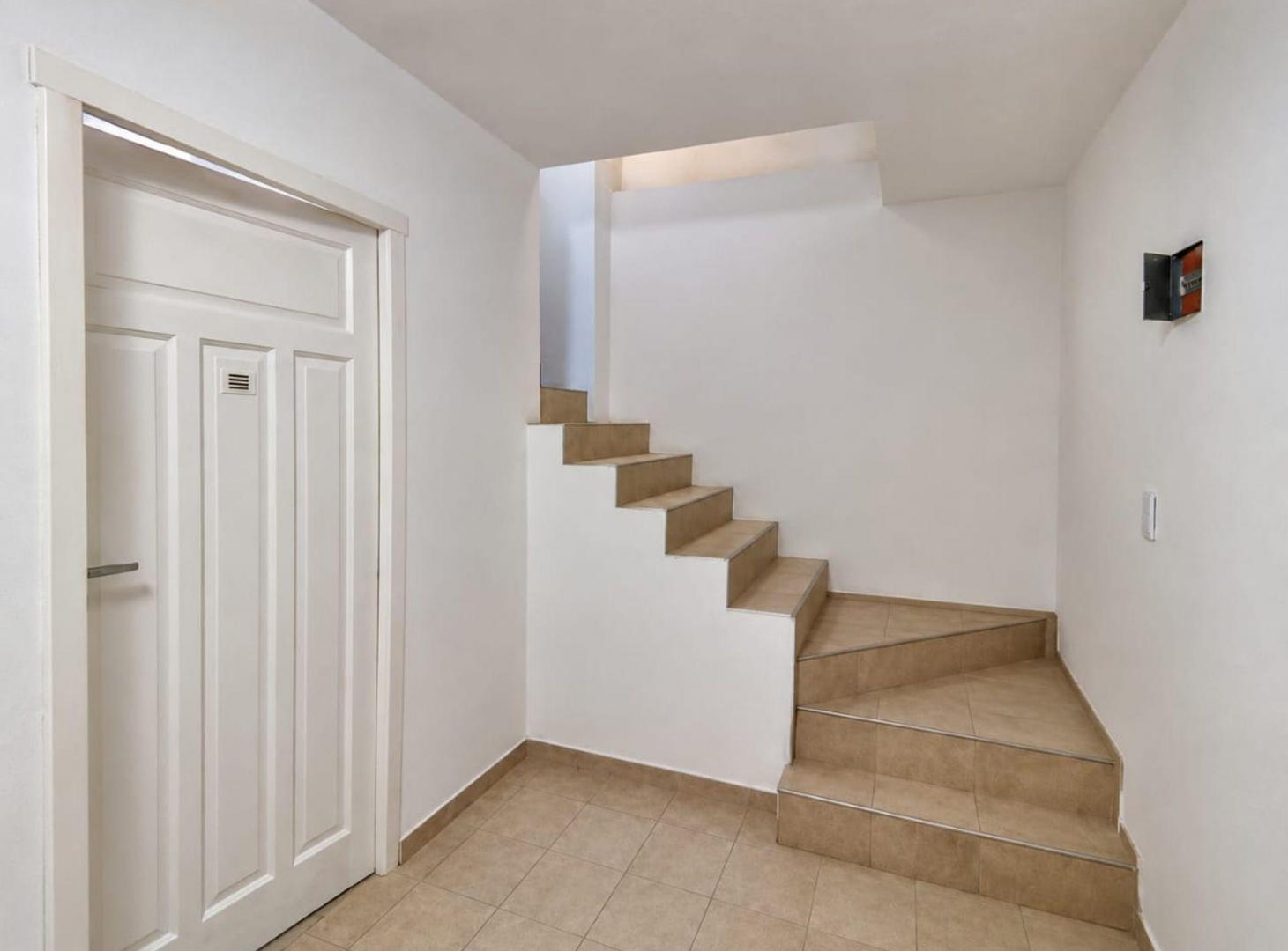 Foto de VENTA PH 2 AMB PRIMER PISO POR ESCALERA APTO CRED., imagen 3