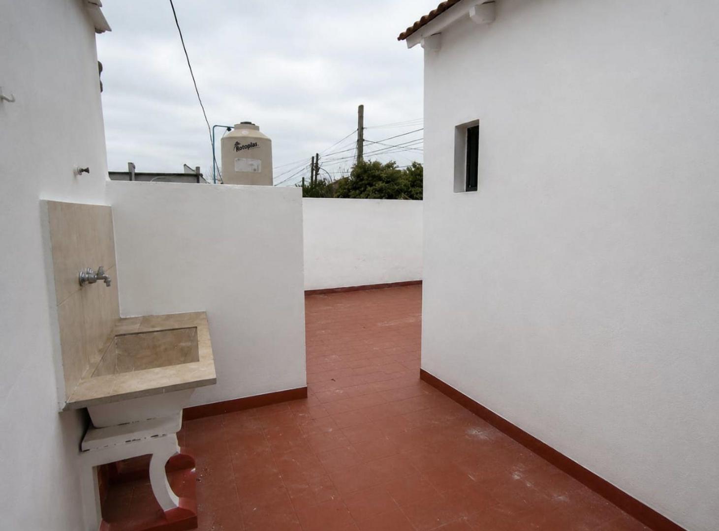 Foto de VENTA PH 2 AMB PRIMER PISO POR ESCALERA APTO CRED., imagen 1