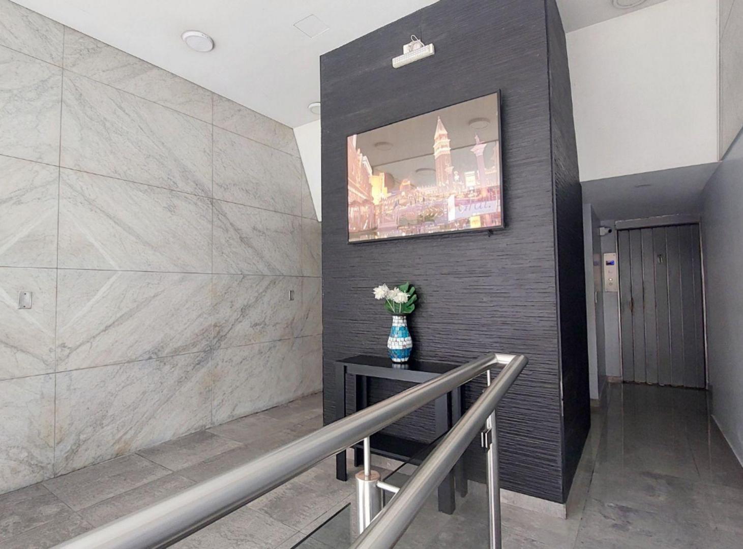 Foto de DEPARTAMENTO 4 AMB VENTA AVELLANEDA PISO ALTO, imagen 1