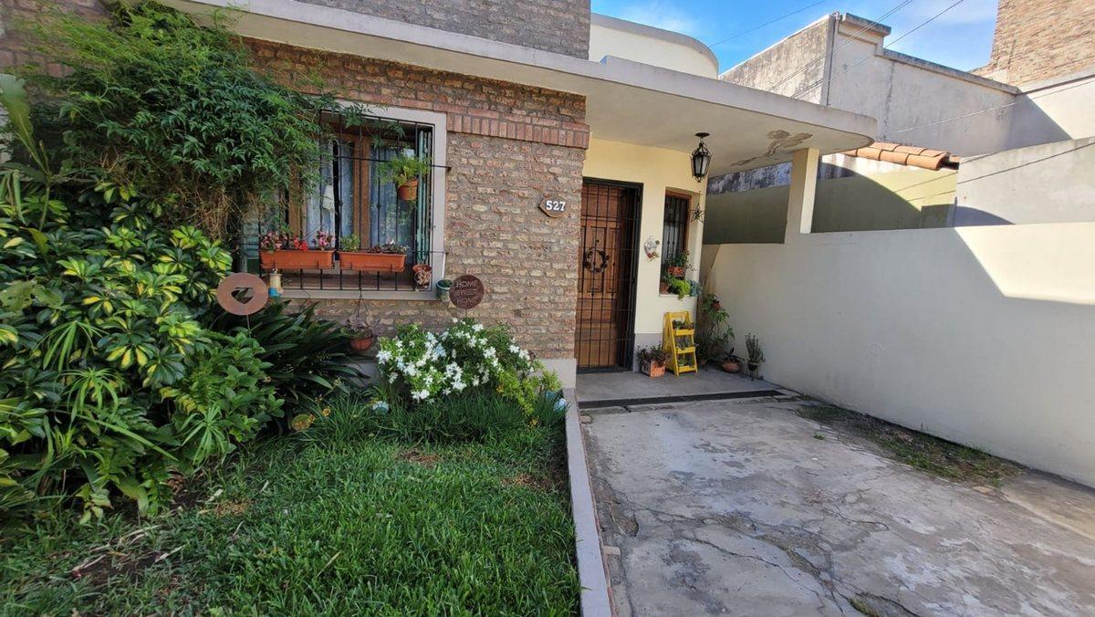 Foto de CASA 3 AMBIENTES + ESCRITORIO, PATIO Y COCHERA, imagen 1