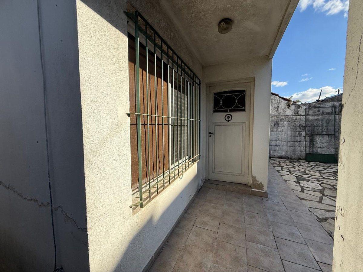 Foto de VENTA CASA 3 AMBIENTES EN BERNAL OESTE, imagen 1