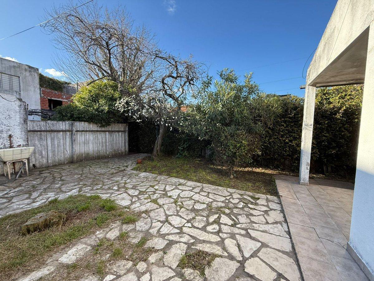 Foto de VENTA CASA 3 AMBIENTES EN BERNAL OESTE, imagen 2